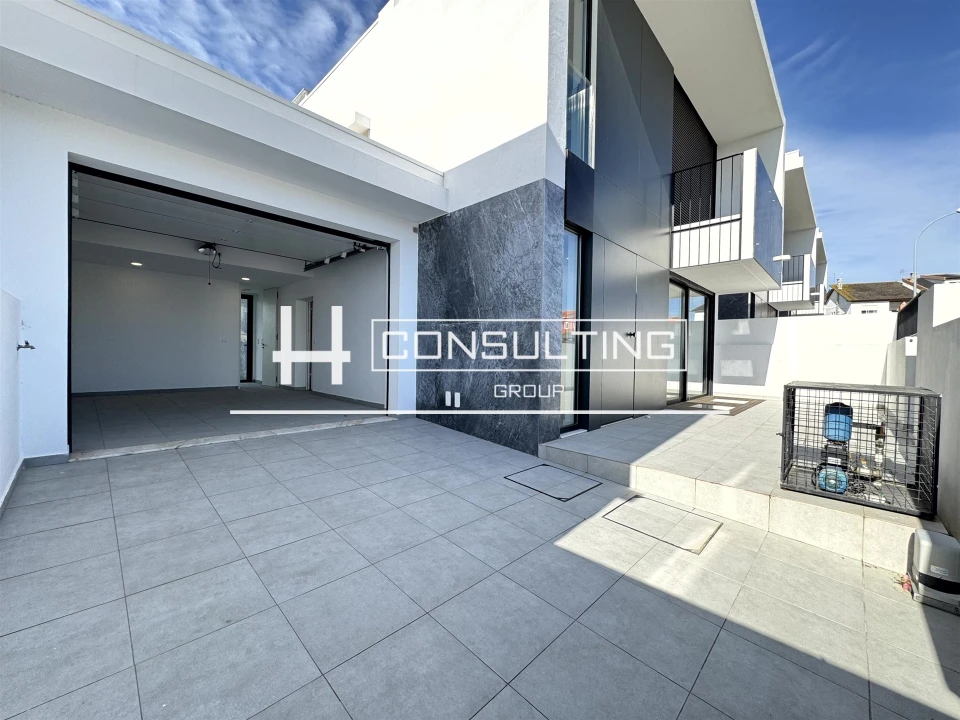 Moradia T3 para Venda em Porto Salvo Foto 43