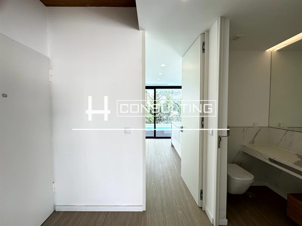 Moradia T3 para Venda em Porto Salvo Foto 27