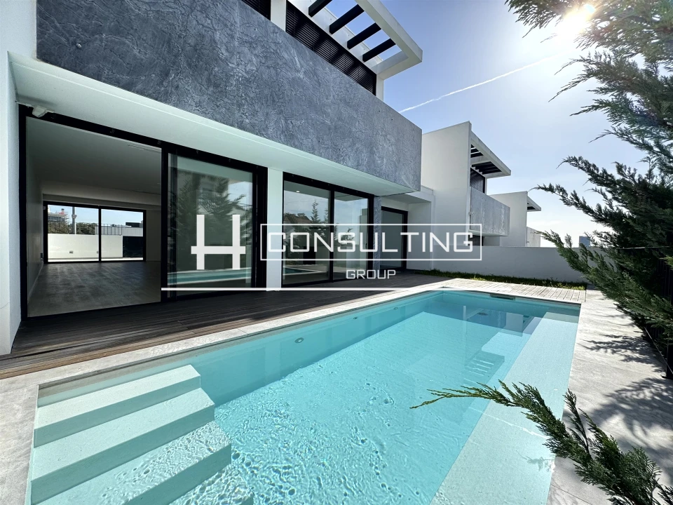 Moradia T3 para Venda em Porto Salvo Foto 1