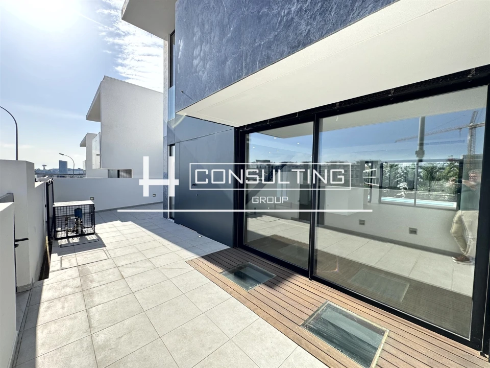 Moradia T3 para Venda em Porto Salvo Foto 48