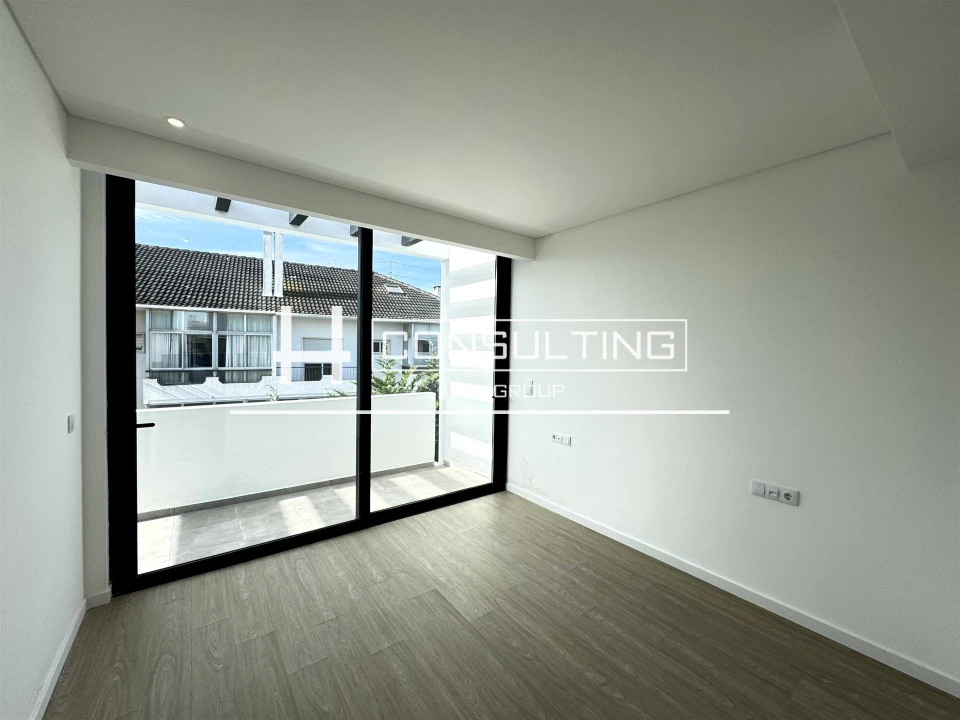 Moradia T3 para Venda em Porto Salvo Foto 61