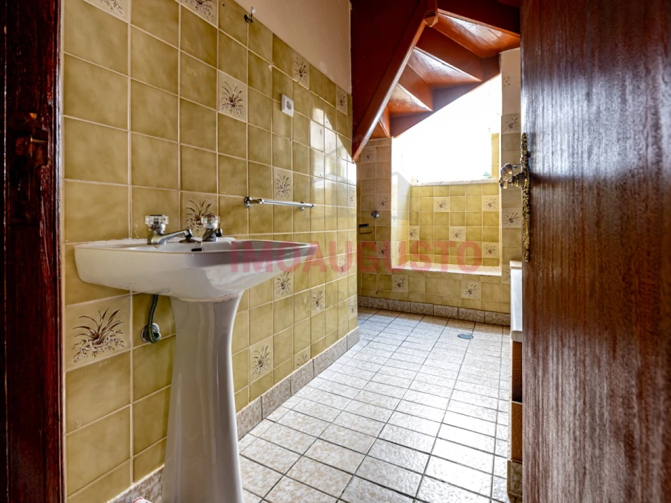 Prédio para Venda em Guarda Foto 13