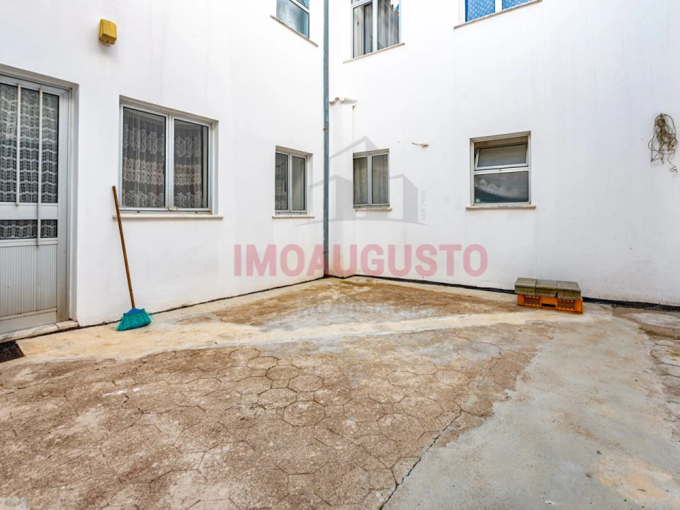 Prédio para Venda em Guarda Foto 22