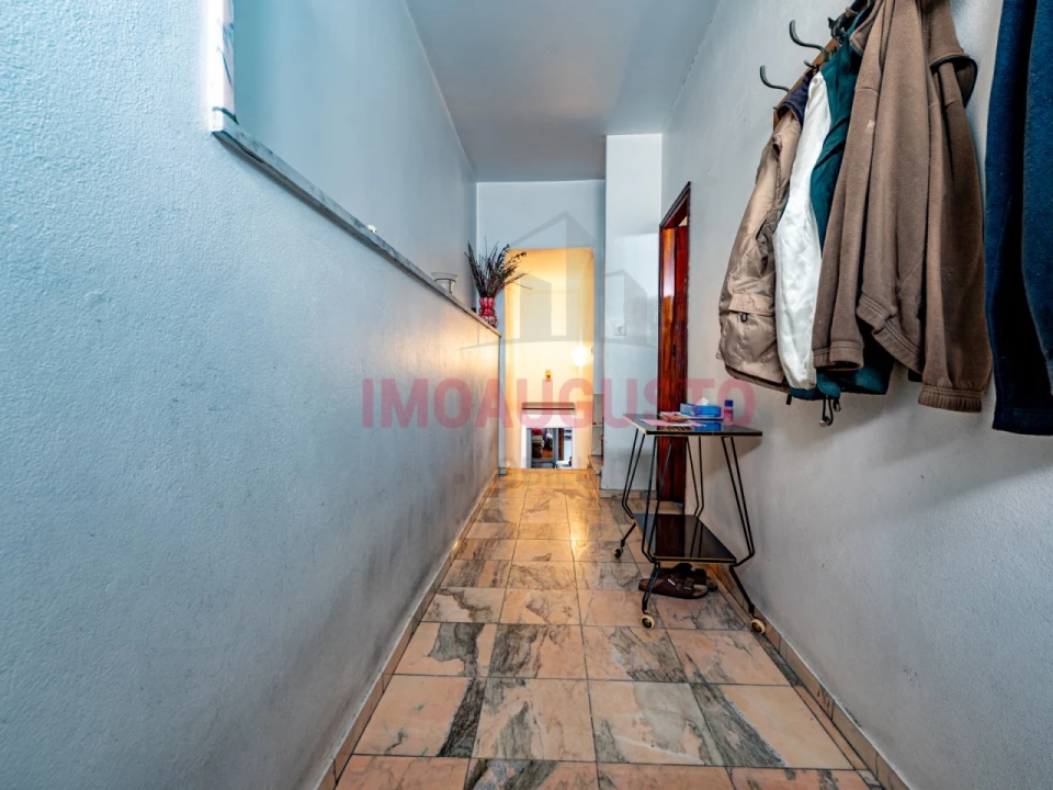 Prédio para Venda em Guarda Foto 23