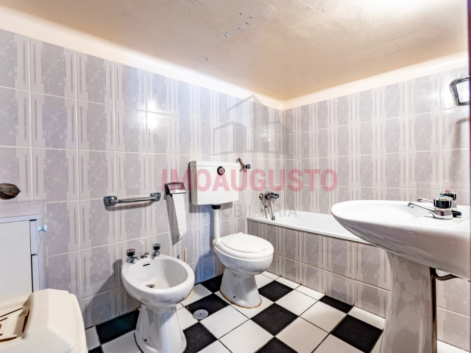 Prédio para Venda em Guarda Foto 36