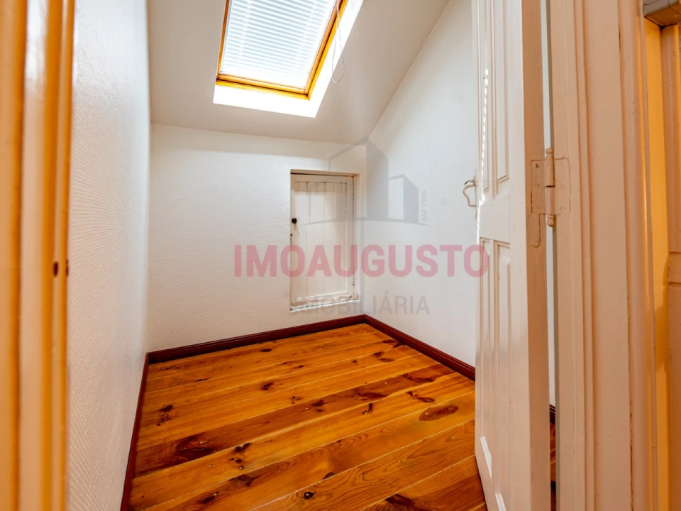 Prédio para Venda em Guarda Foto 53