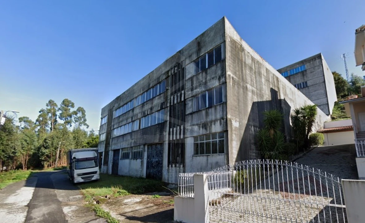Armazém para Venda em Macieira de Cambra Foto 3
