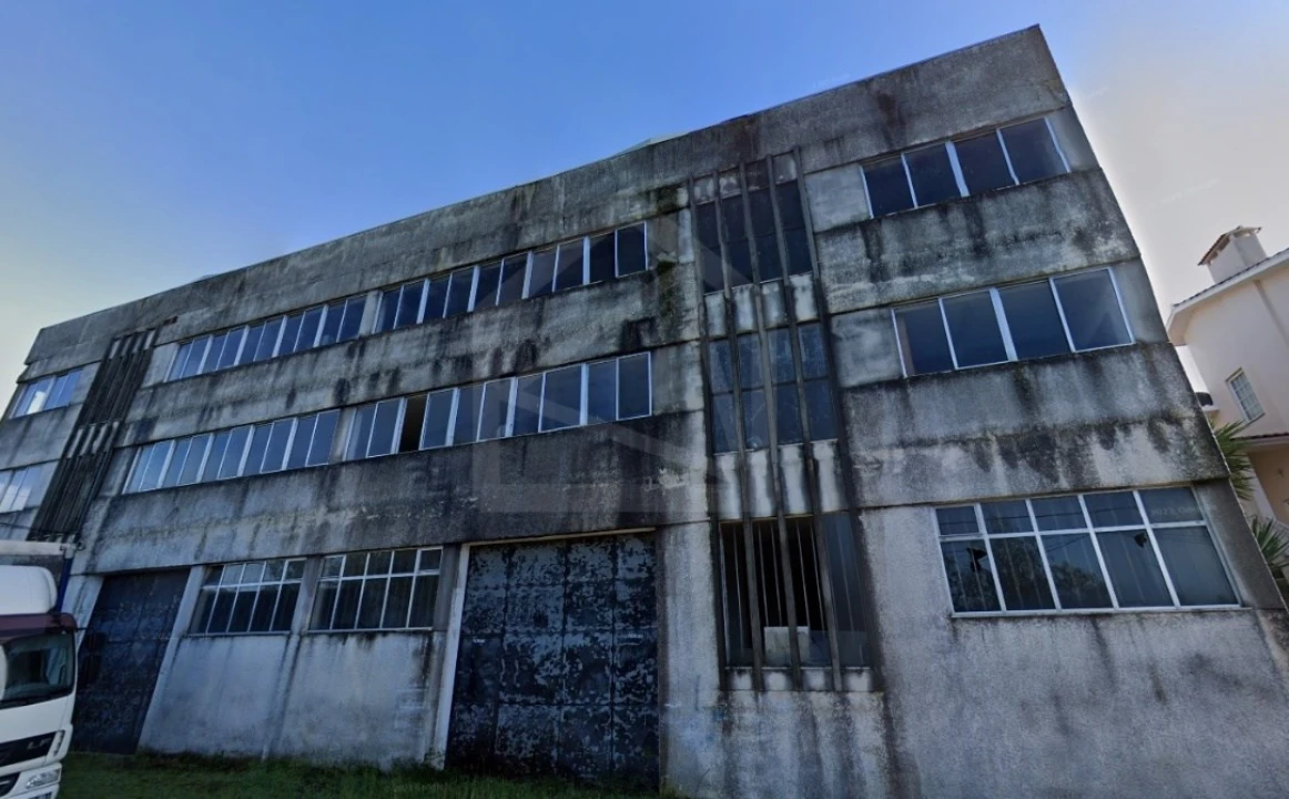 Armazém para Venda em Macieira de Cambra Foto 4