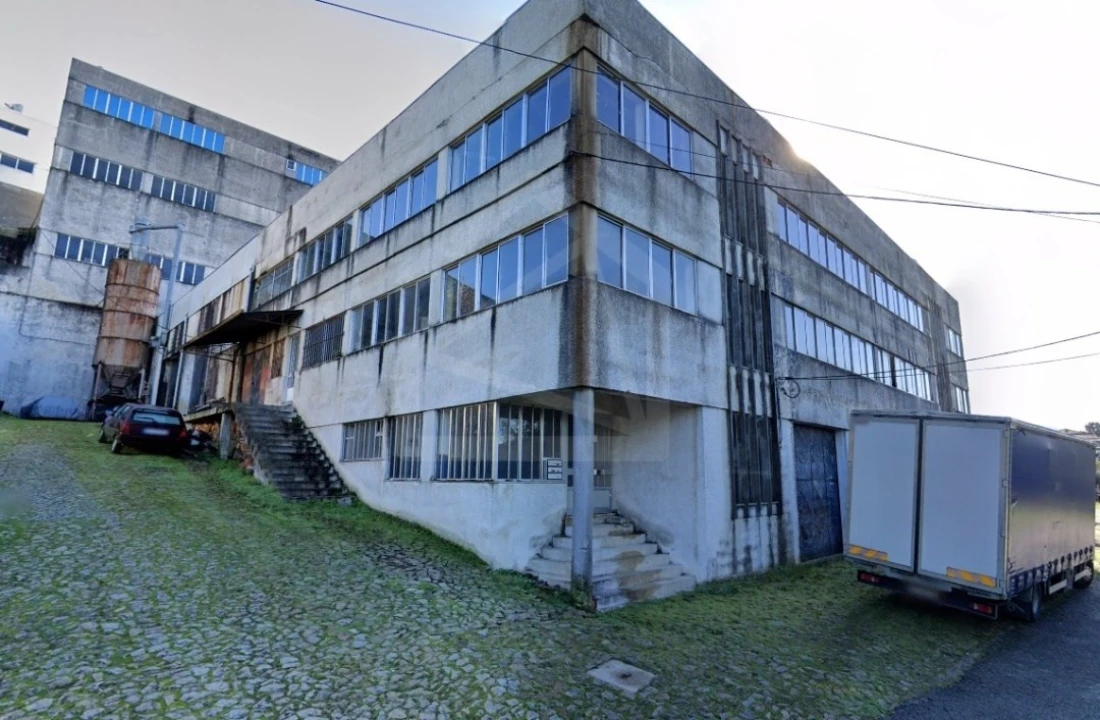 Armazém para Venda em Macieira de Cambra Foto 1