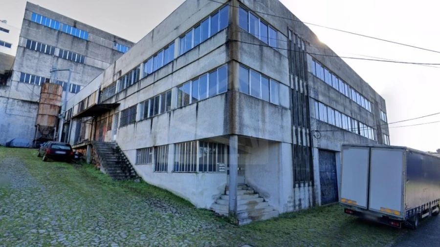Armazém para Venda em Macieira de Cambra