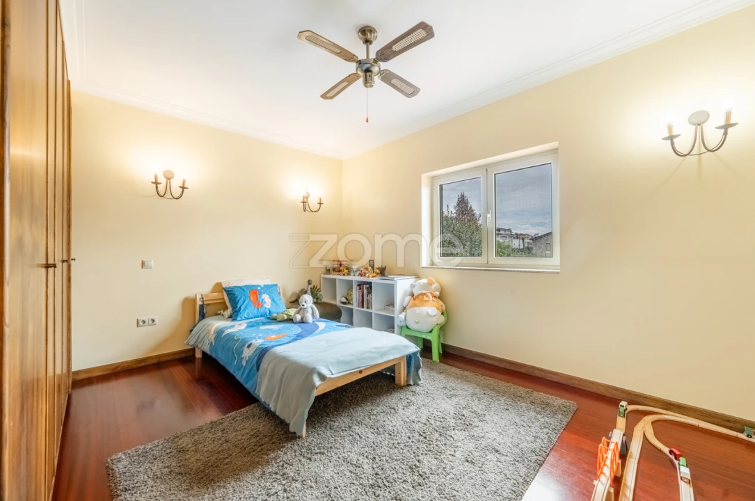 Moradia T4 para Venda em Serzedo e Perosinho Foto 13