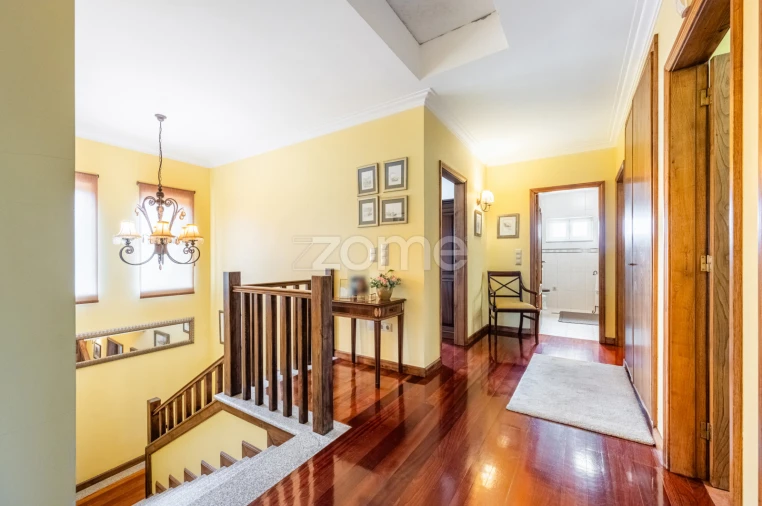 Moradia T4 para Venda em Serzedo e Perosinho Foto 15