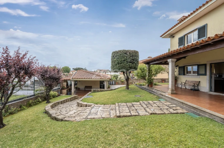 Moradia T4 para Venda em Serzedo e Perosinho Foto 28