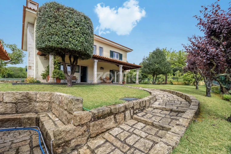 Moradia T4 para Venda em Serzedo e Perosinho Foto 33