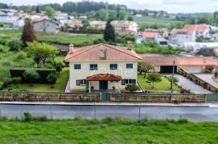 Moradia T4 para Venda em Serzedo e Perosinho Foto 36