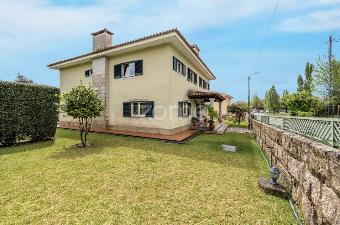 Moradia T4 para Venda em Serzedo e Perosinho Foto 29