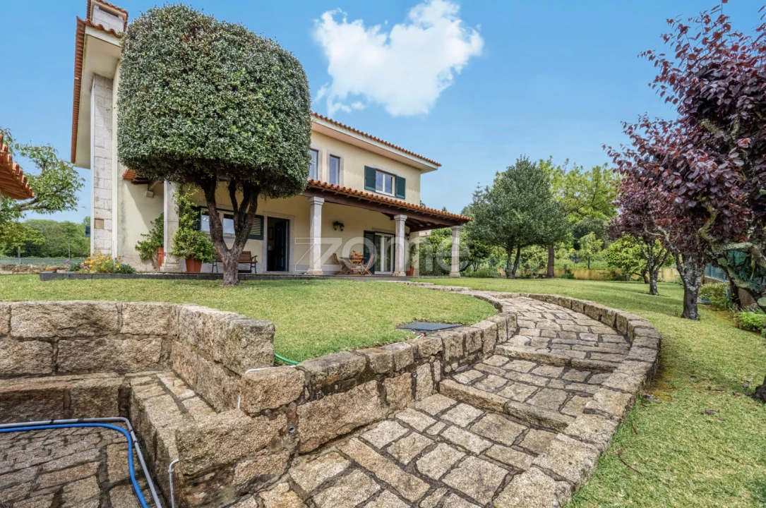 Moradia T4 para Venda em Serzedo e Perosinho Foto 33