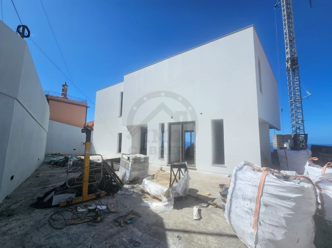 Moradia T4 para Venda em Ribeira Brava Foto 2