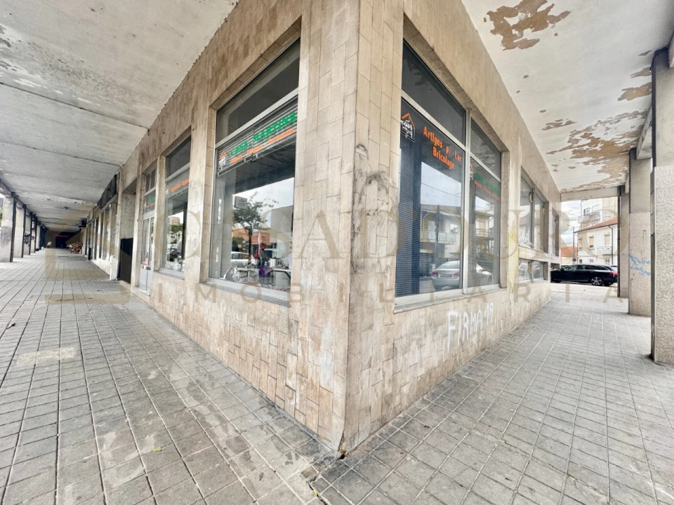 Loja para Venda em Fânzeres e São Pedro da Cova Foto 2