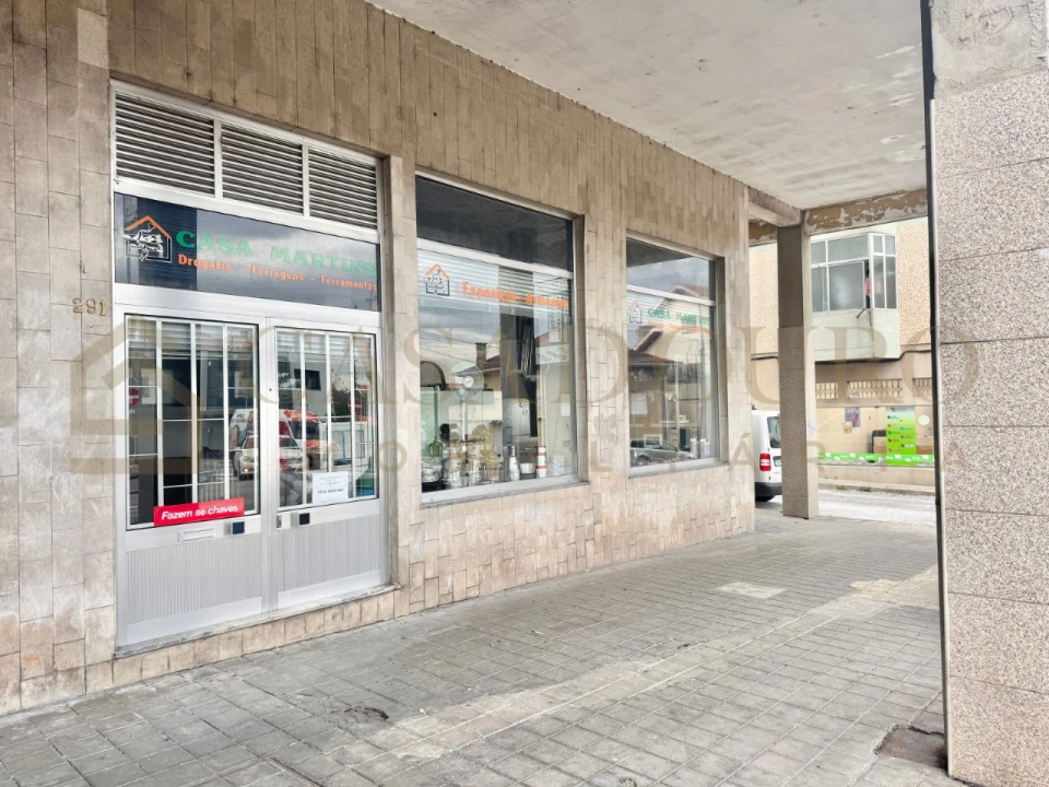 Loja para Venda em Fânzeres e São Pedro da Cova Foto 1