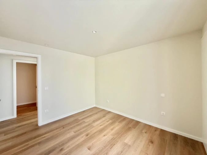 Apartamento para Venda em Vilar de Andorinho Foto 9