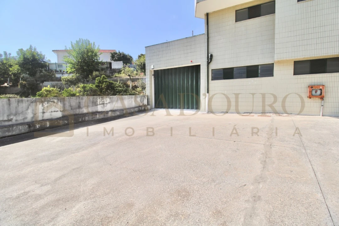 Armazém para Venda em São Felix da Marinha Foto 1