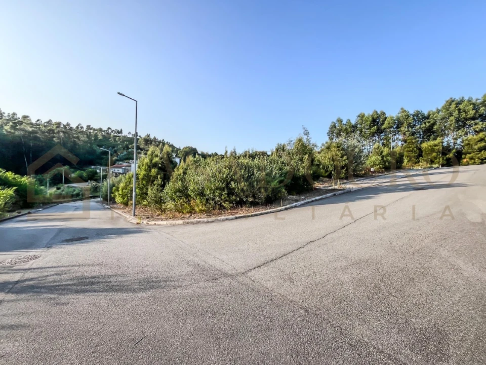 Terreno para Venda em Foz do Sousa e Covelo Foto 3