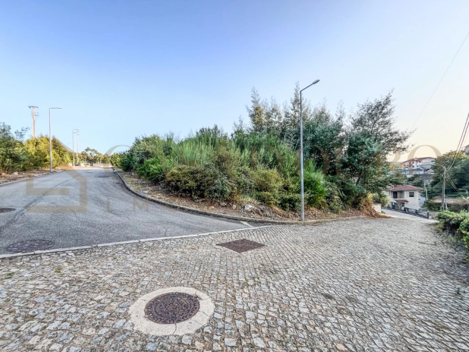 Terreno para Venda em Foz do Sousa e Covelo Foto 4