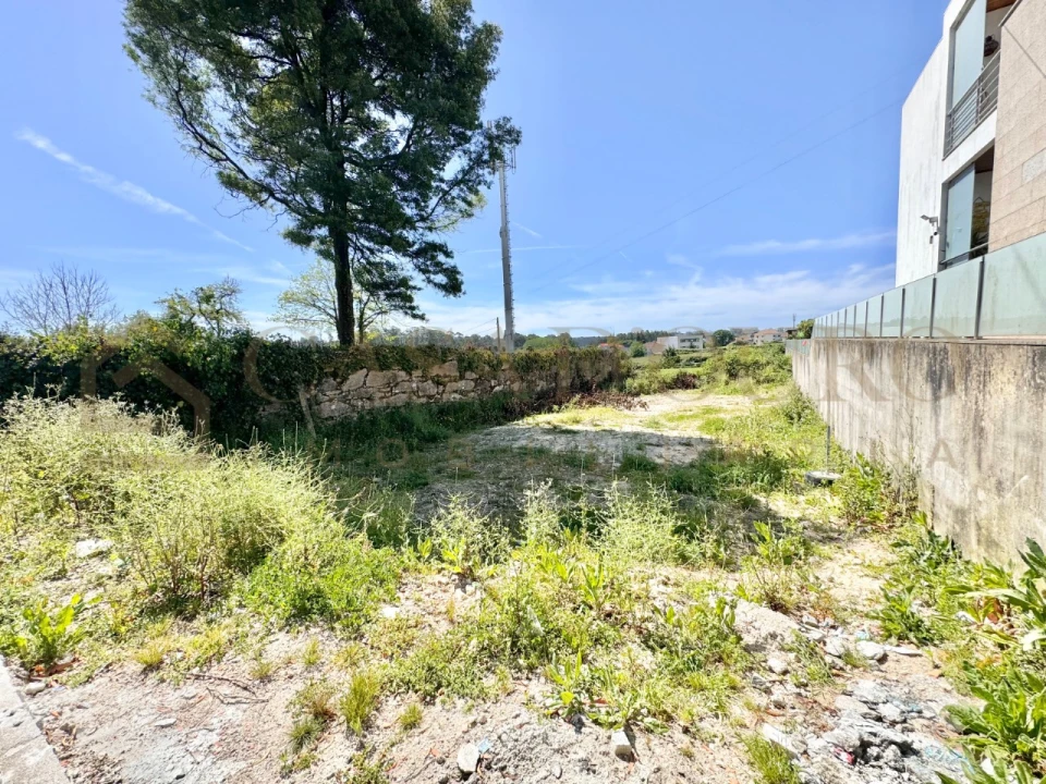 Terreno para Venda em Milheiros Foto 2