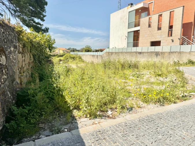 Terreno para Venda em Milheiros Foto 3