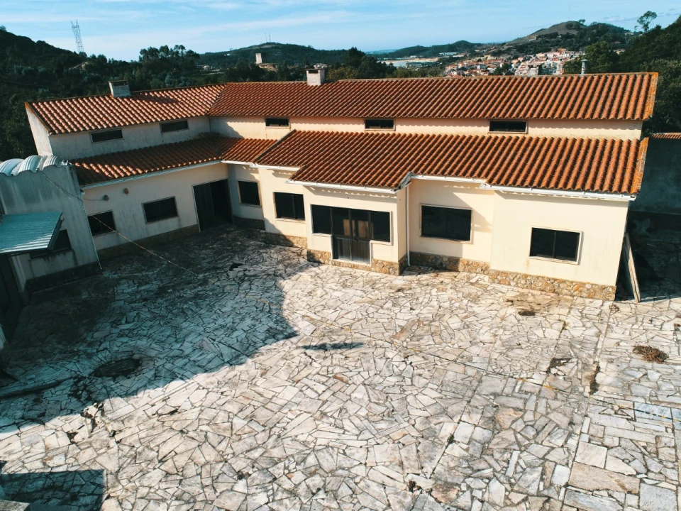 Moradia T4 para Venda em Venda do Pinheiro e Santo Estêvão das Galés Foto 3