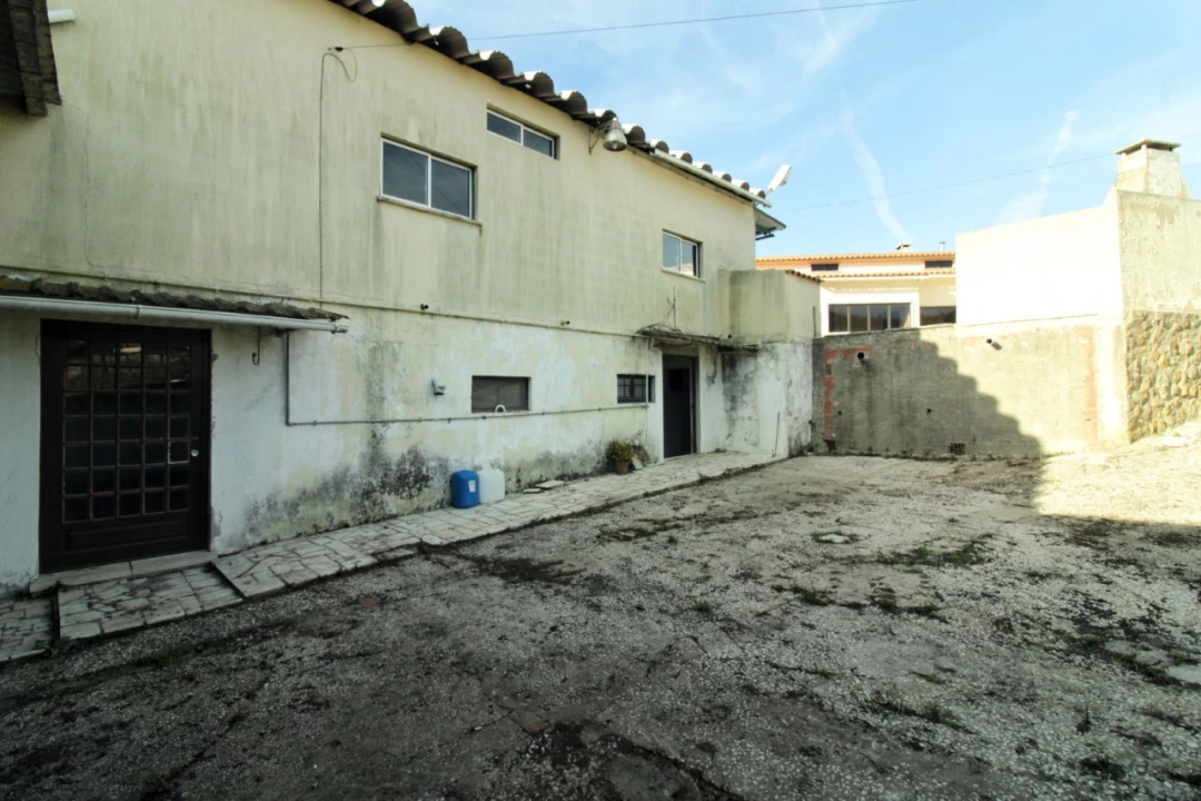 Moradia T4 para Venda em Venda do Pinheiro e Santo Estêvão das Galés Foto 6