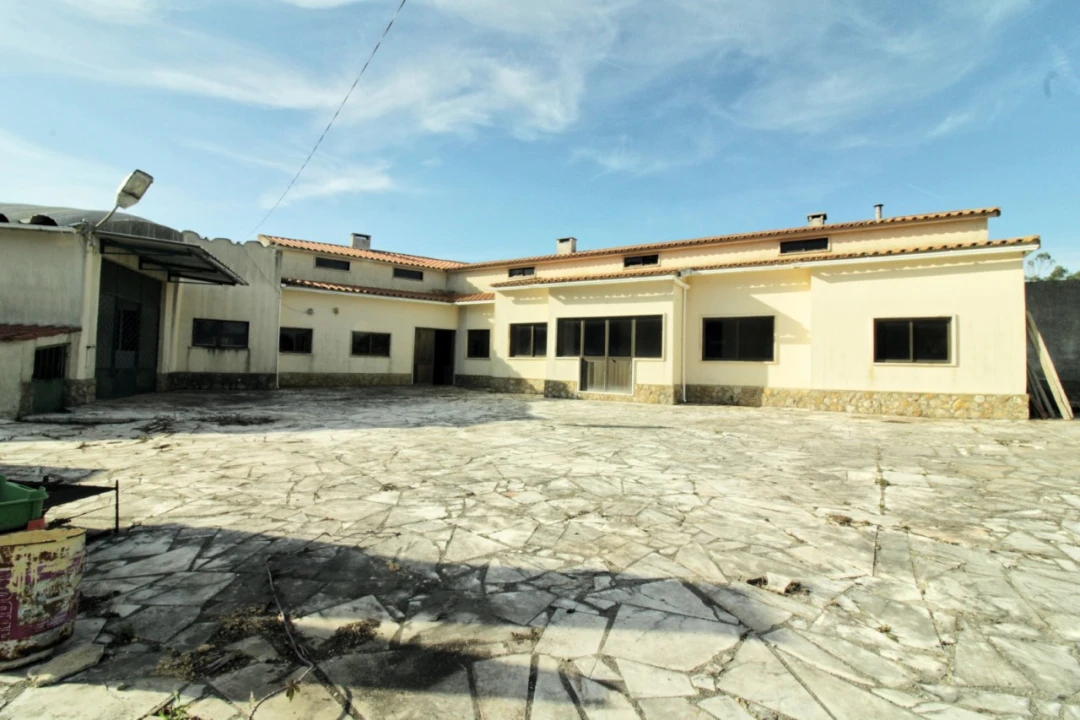 Moradia T4 para Venda em Venda do Pinheiro e Santo Estêvão das Galés Foto 4