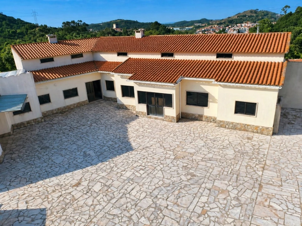 Moradia T4 para Venda em Venda do Pinheiro e Santo Estêvão das Galés Foto 3