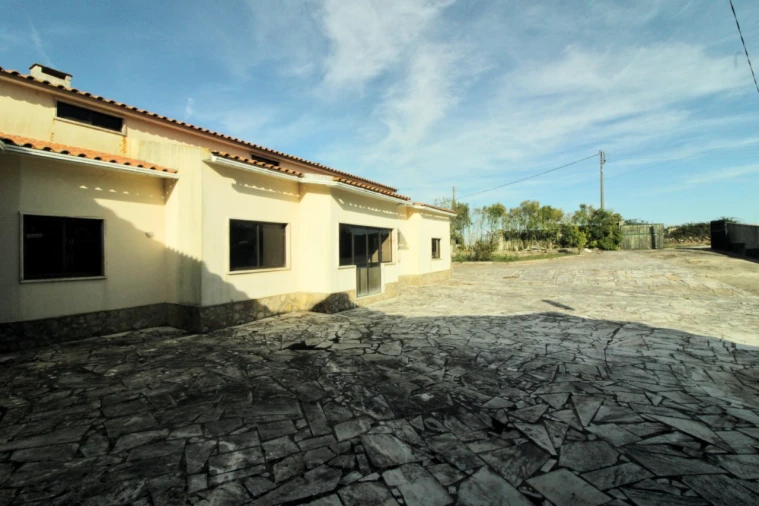 Moradia T4 para Venda em Venda do Pinheiro e Santo Estêvão das Galés Foto 5