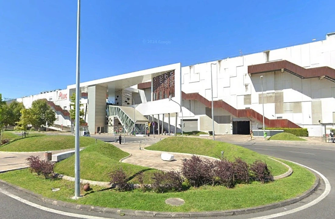 Loja para Cedência de Quotas em Encosta do Sol Foto 1