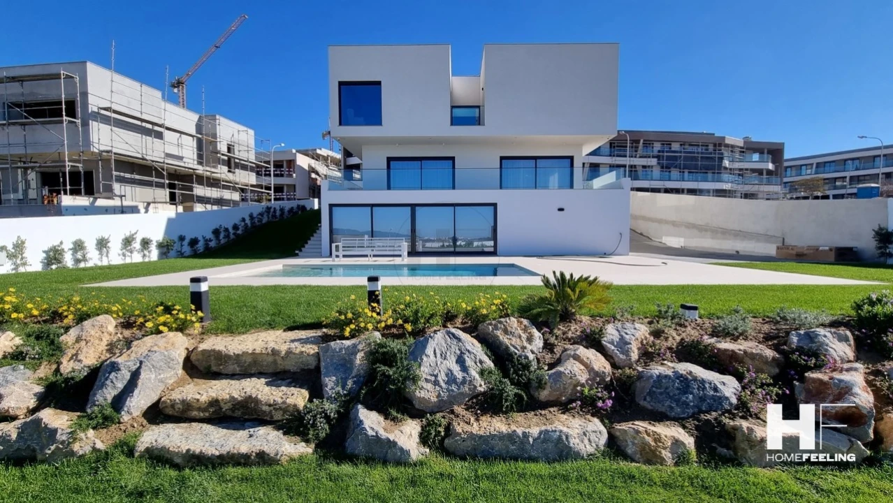 Moradia T4 para Venda em Carnaxide e Queijas Foto 1