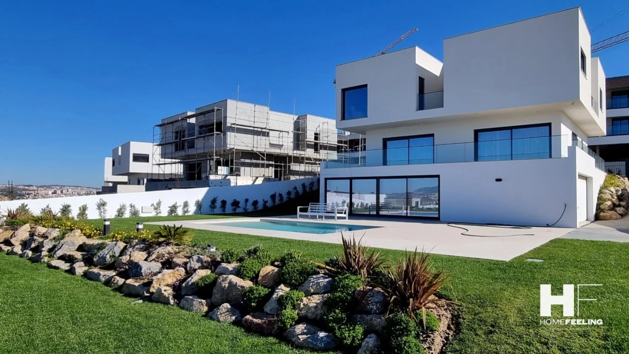 Moradia T4 para Venda em Carnaxide e Queijas Foto 2