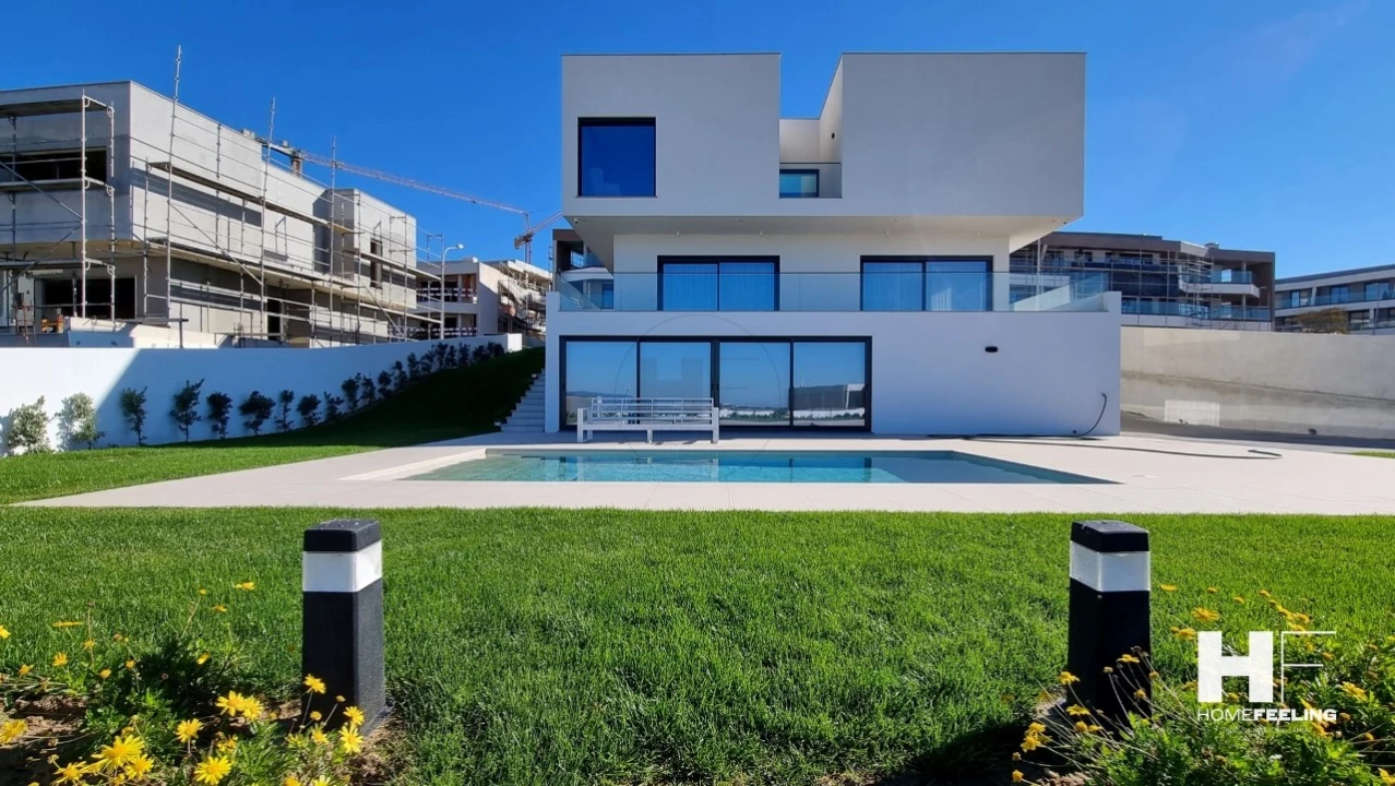 Moradia T4 para Venda em Carnaxide e Queijas Foto 13