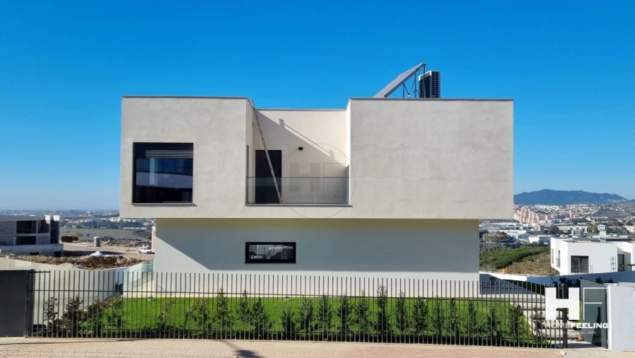 Moradia T4 para Venda em Carnaxide e Queijas Foto 7