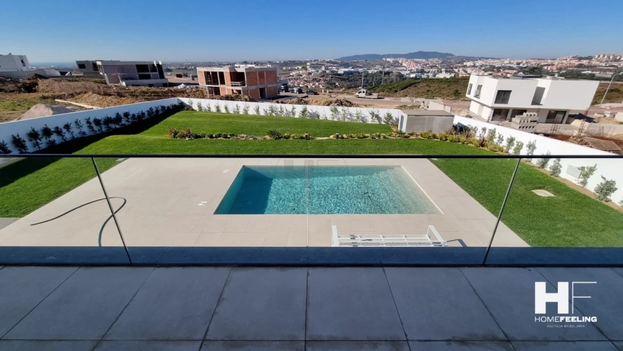 Moradia T4 para Venda em Carnaxide e Queijas Foto 11