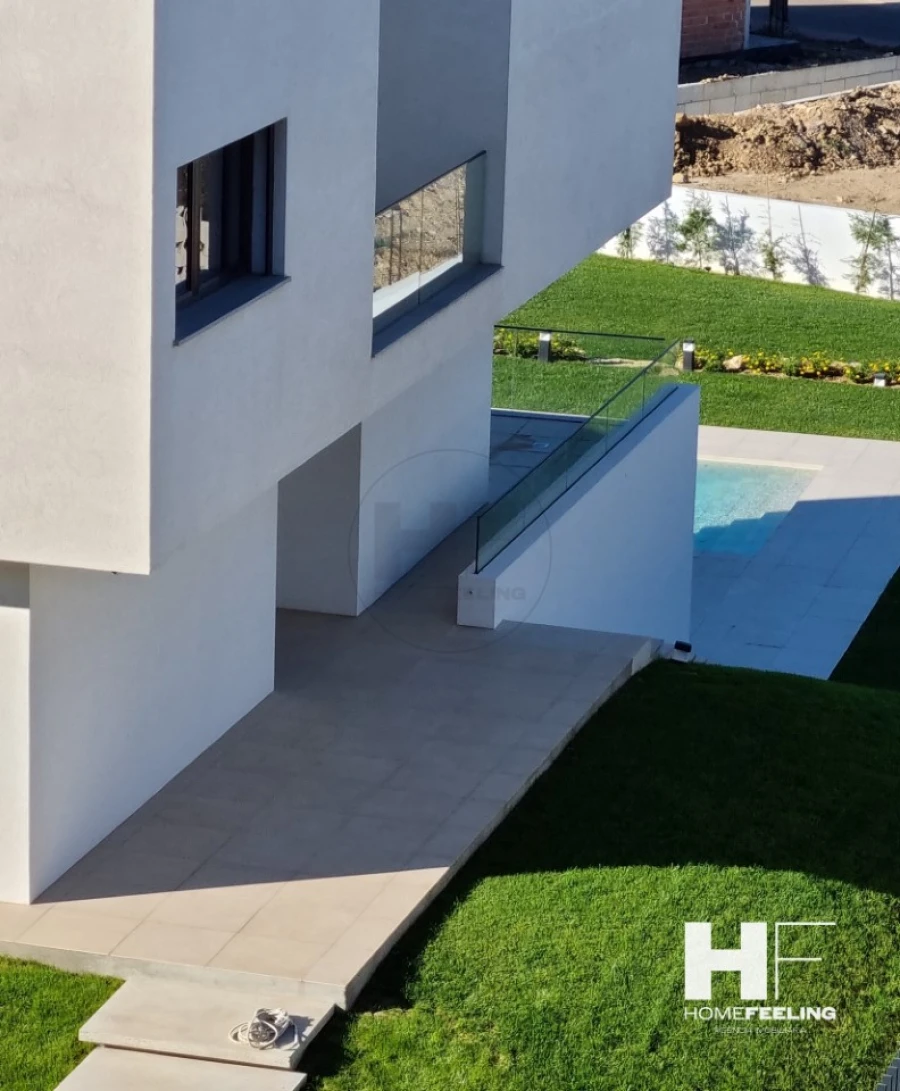 Moradia T4 para Venda em Carnaxide e Queijas Foto 16