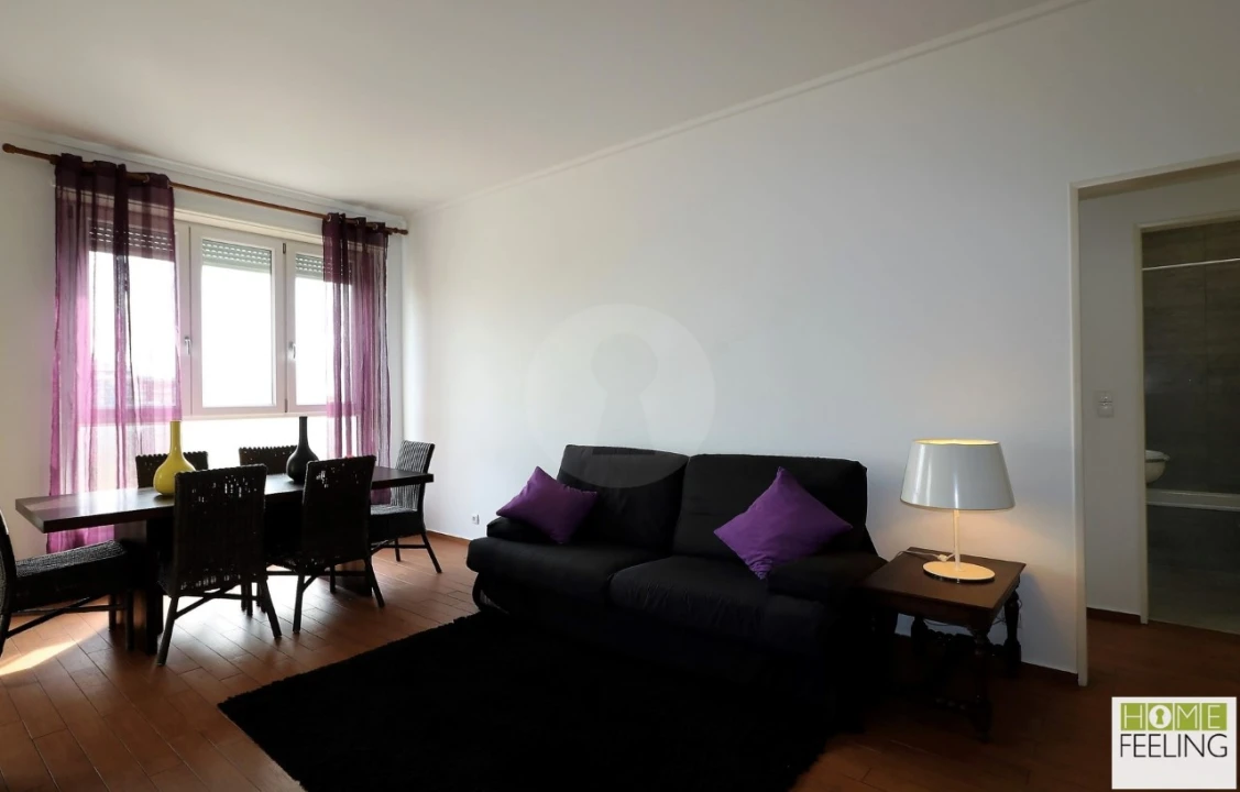 Apartamento T1 para Arrendamento em Campolide Foto 6