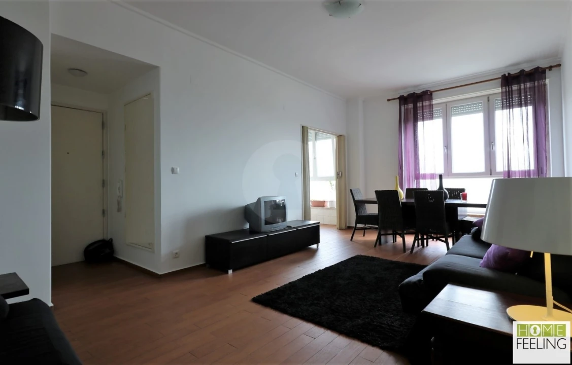 Apartamento T1 para Arrendamento em Campolide Foto 11