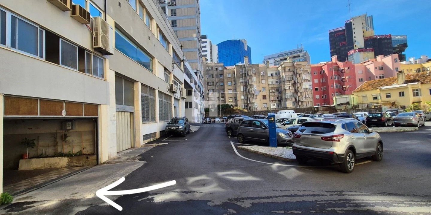 Apartamento T1 para Arrendamento em Campolide Foto 12
