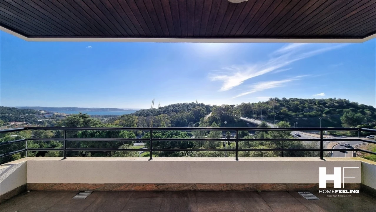 Moradia T5 para Venda em Carnaxide e Queijas Foto 1