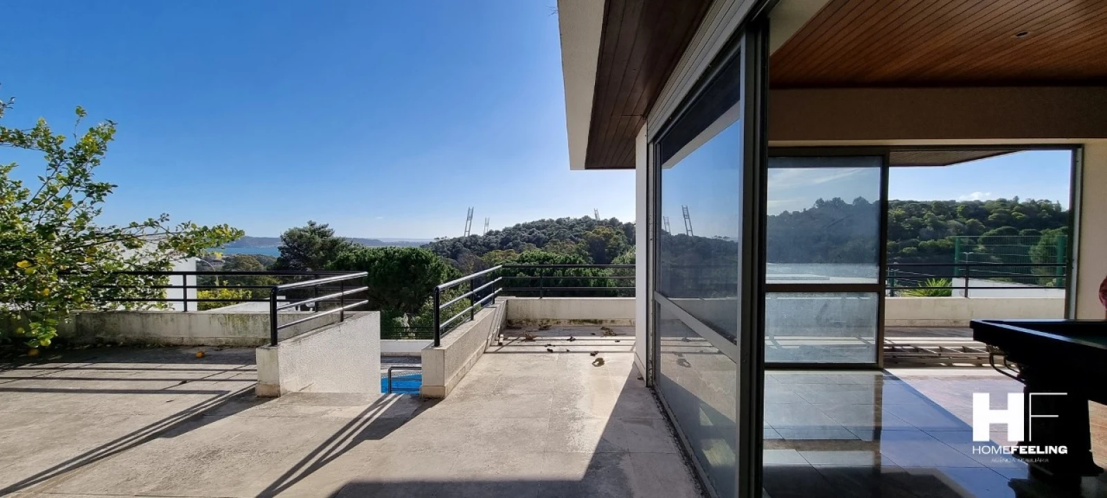 Moradia T5 para Venda em Carnaxide e Queijas Foto 4