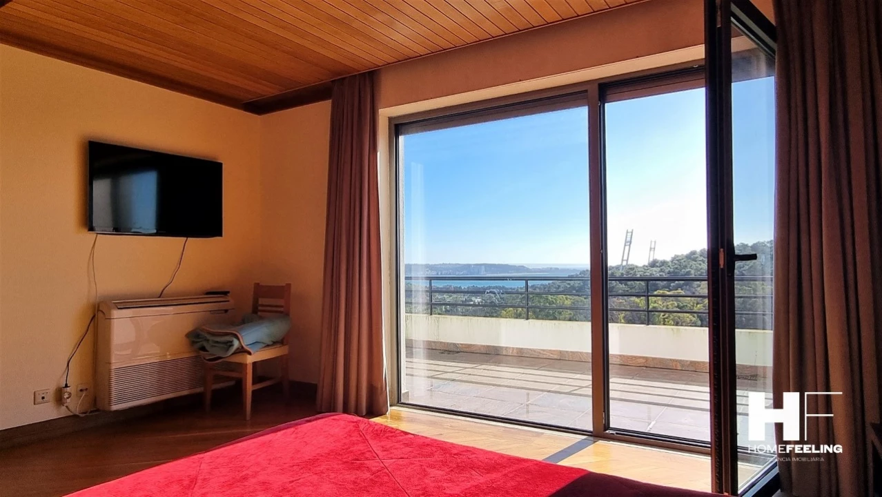 Moradia T5 para Venda em Carnaxide e Queijas Foto 14