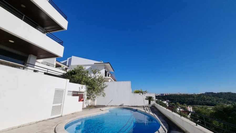 Moradia T5 para Venda em Carnaxide e Queijas Foto 5