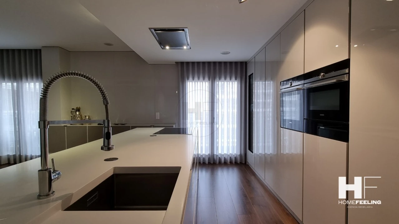 Apartamento T4 para Venda em Sacavém e Prior Velho Foto 13